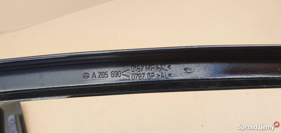 MERCEDES W205 LISTWA SŁUPKA DRZWI A205690018 Bieleń