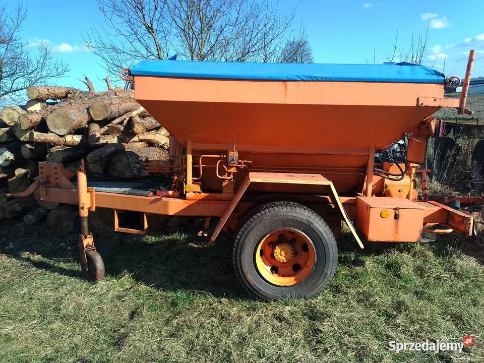 Rozsiewacz wapna piaskarka solniczka