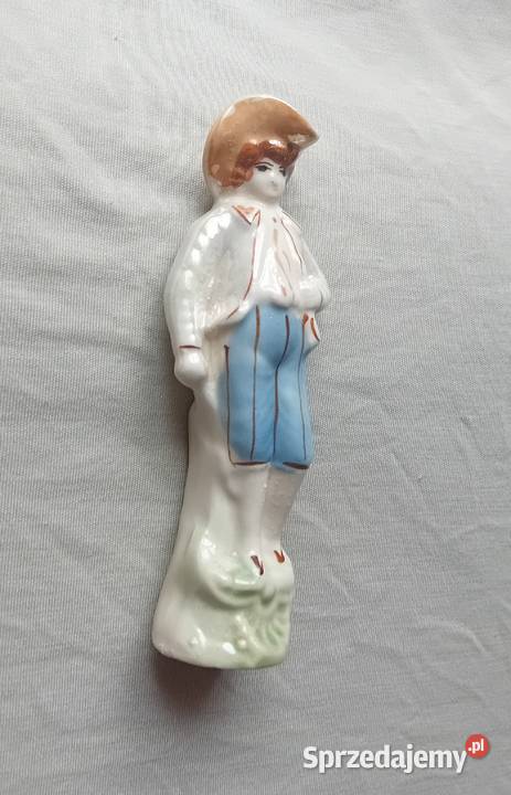 Porcelanowa figurka chłopak w kapeluszu strój z Koźminek