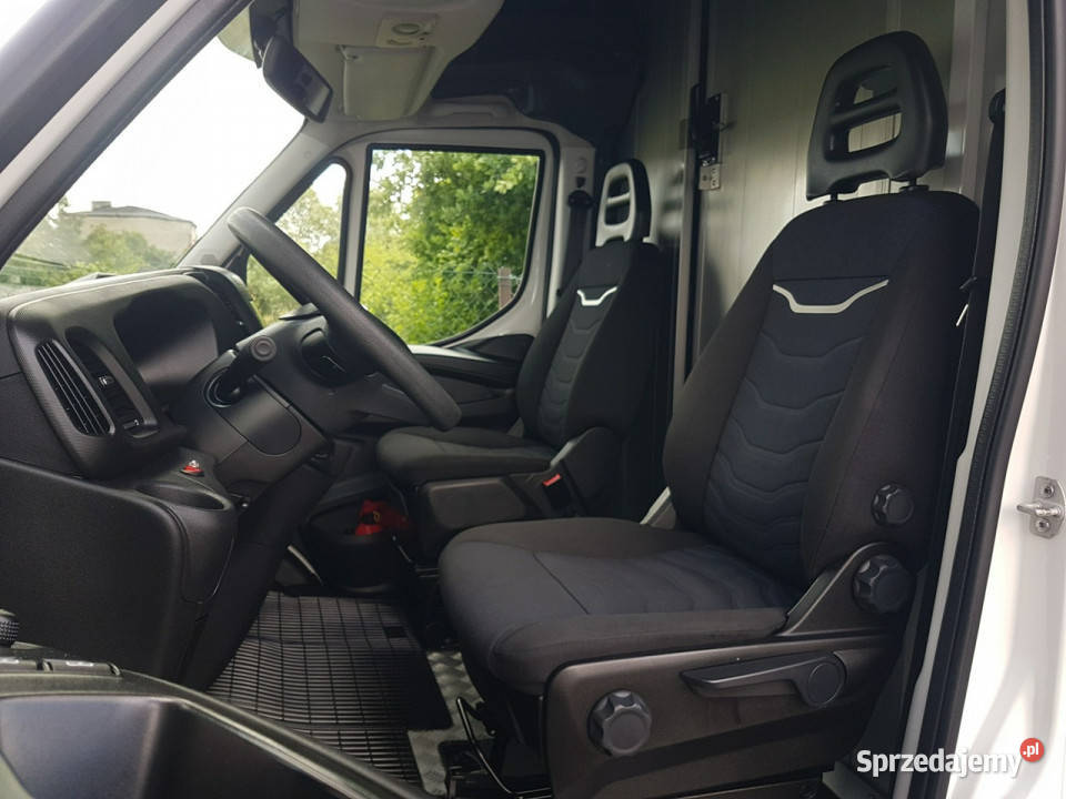 Iveco Daily KONTENER NISKOPODŁOGOWY 443x223x242 garażowany śląskie Poręba sprzedam