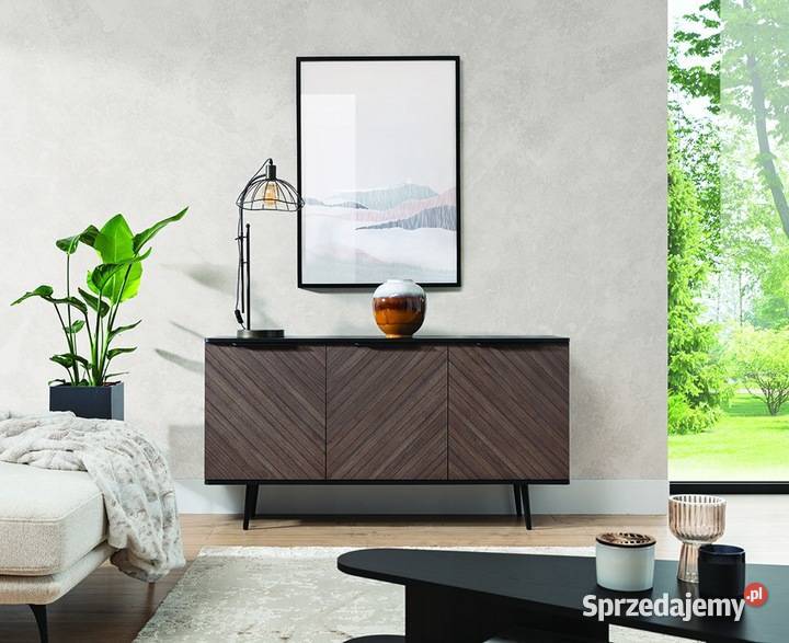 Trzydrzwiowa komoda 150 K3D z metalowymi nóżkami Wieruszów
