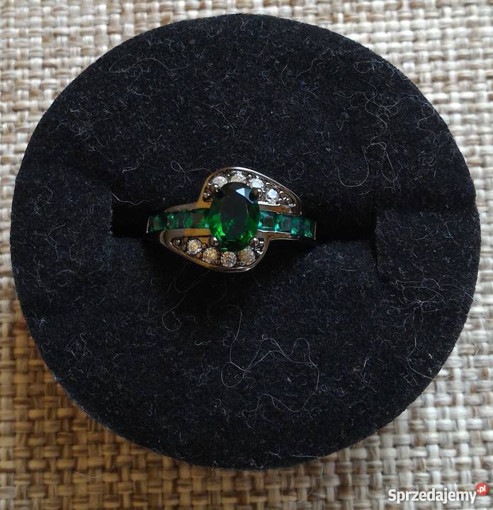 Nowy czarny pierścionek czerń zielona cyrkonia Szczecin sprzedam