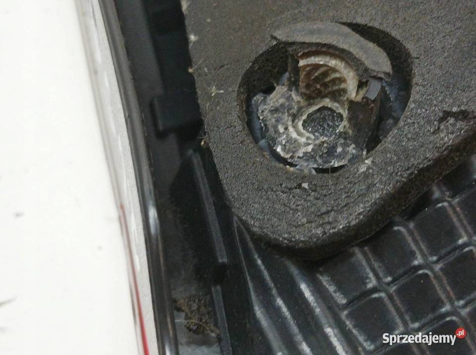 LAMPA TYŁ W KLAPĘ LEWA EU USZKODZONA Renault Lampy tylne