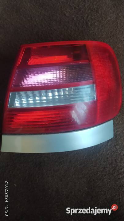 Tylnia lampa audi a4 b5 sedan prawe Kowary