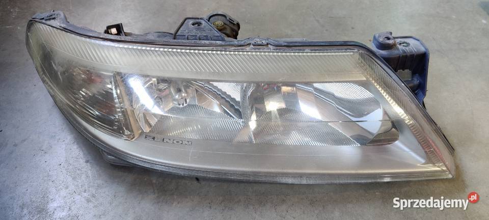 Reflektor prawy Renault Laguna II xenon EU Sandomierz
