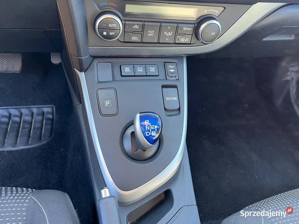 TOYOTA Auris 136H Dynamic CW356 Opole