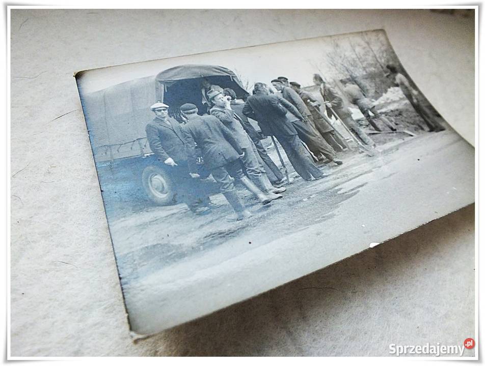 Dwie stare fotografie z czasów PRL prace Czyn Żary
