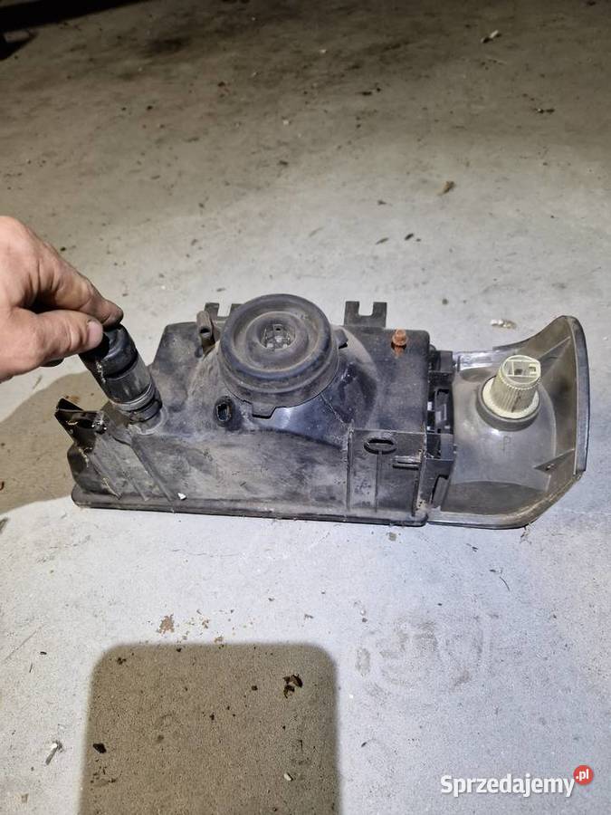 Lampa przód prawa Polonez Prawe Części samochodowe Bieliny sprzedam