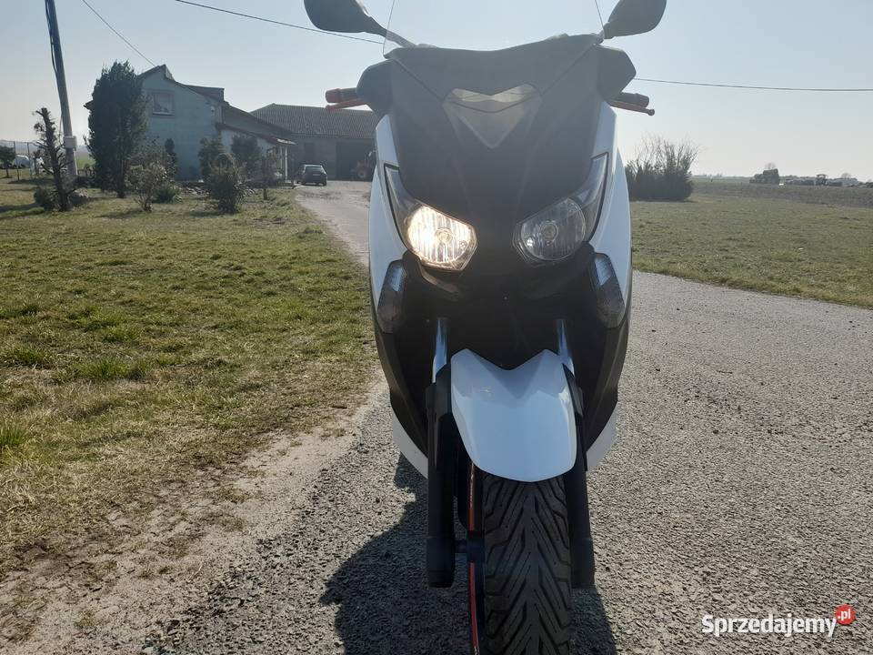 Yamaha XMAX 250 Łódź