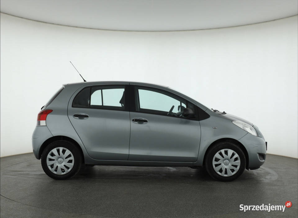 Toyota Yaris 133 Dual VVTi szary Piaseczno
