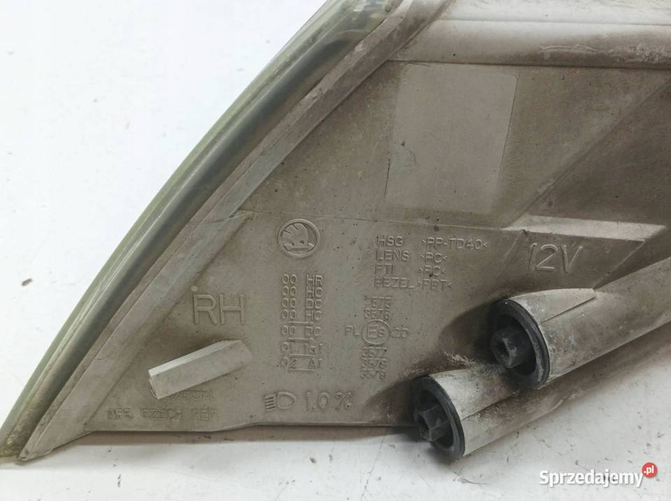 LAMPA PRZÓD PRAWA EU PRZED LIFT Skoda Octavia I