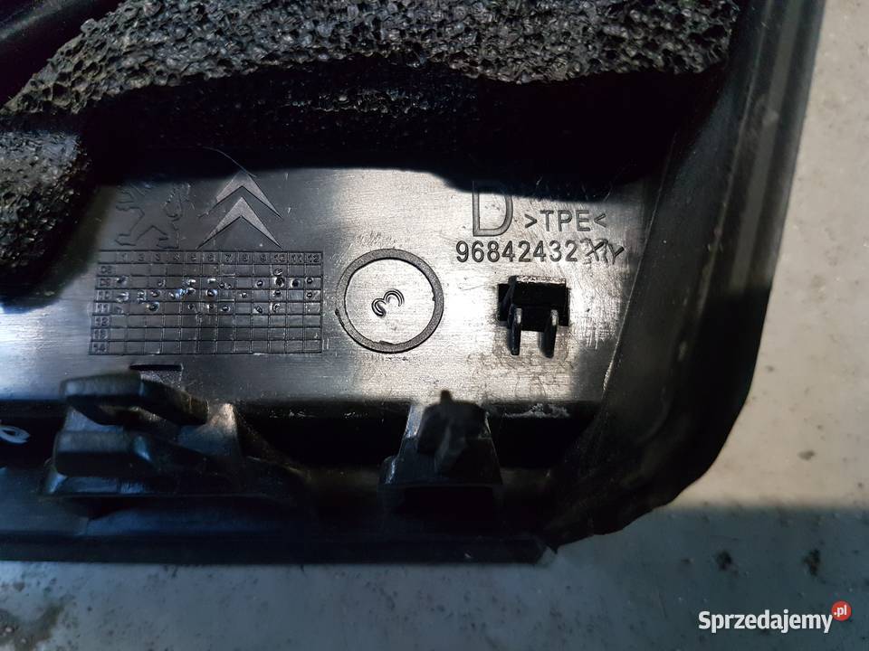 PEUGEOT 3008 I PRAWA ZASLEPKA BLOTNIKA CHROM Rok produkcji 2011 Turek