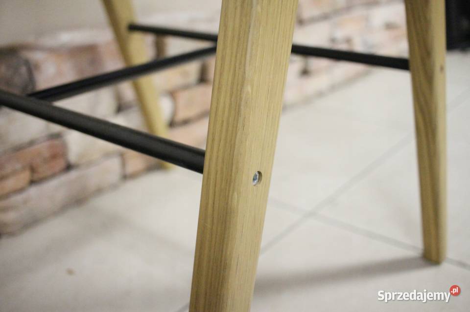 Piękne hokery Naughtone Góra