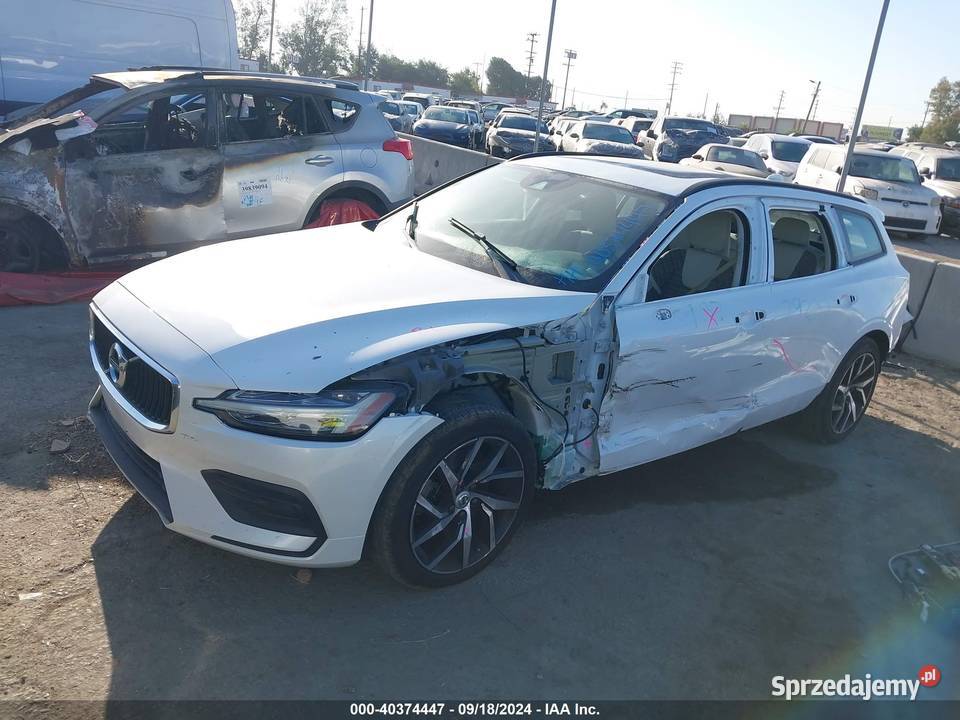 Volvo V60 20L T5 Momentum Samochód w transporcie Żywiec
