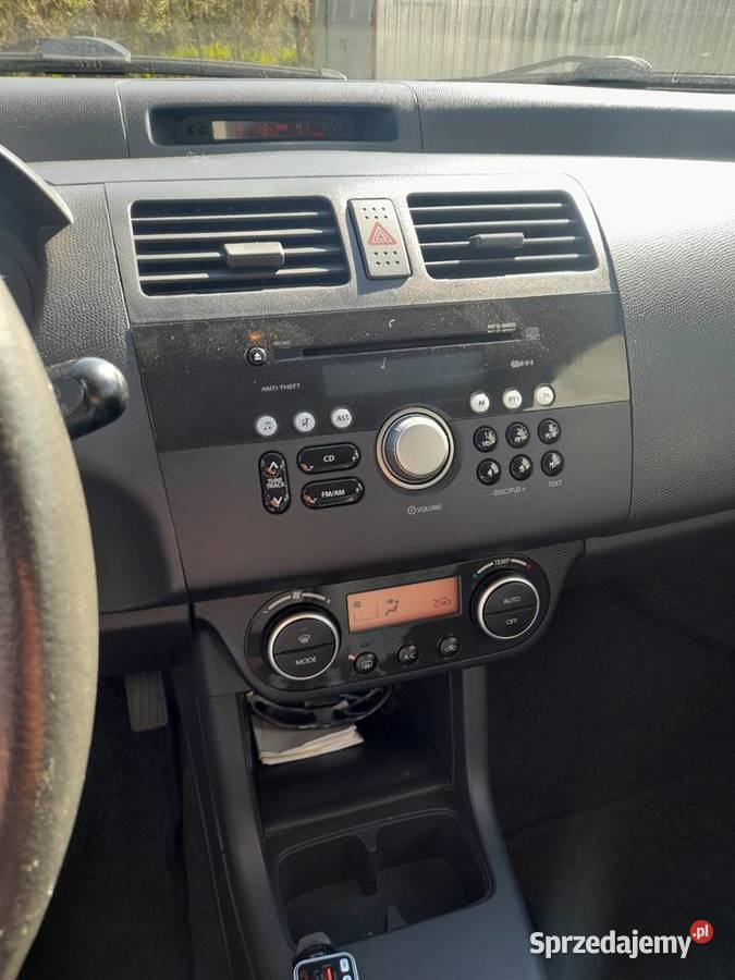 Sprzedam zadbane autko miejskie Suzuki Swift 13 pomorskie Krynica Morska sprzedam