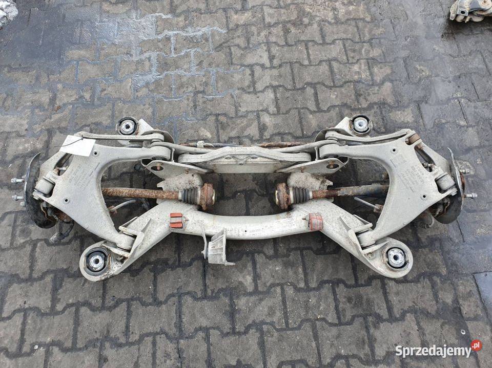 BELKA SANKI TYŁ AUDI A8 D3 W12 4E0505235H Lipno