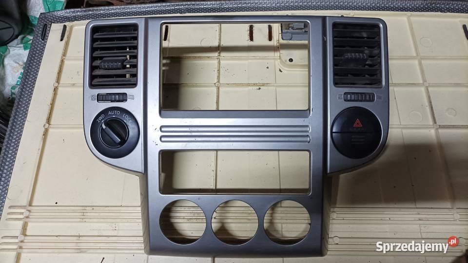nissan xtrail t30 22dci ramka panelu sprzedam