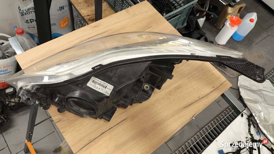 Reflektor prawy Lampa prawa Przód Ford Focus MK3 Zawady