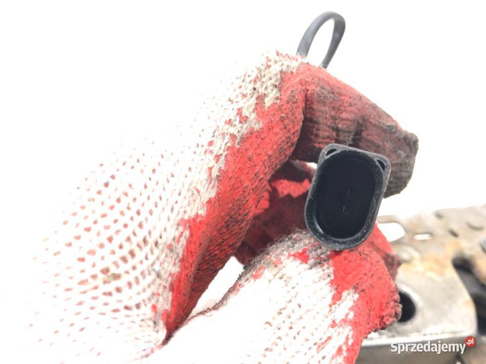 ZAMEK MASKI PRZÓD SKODA RAPID Kombi osobowe