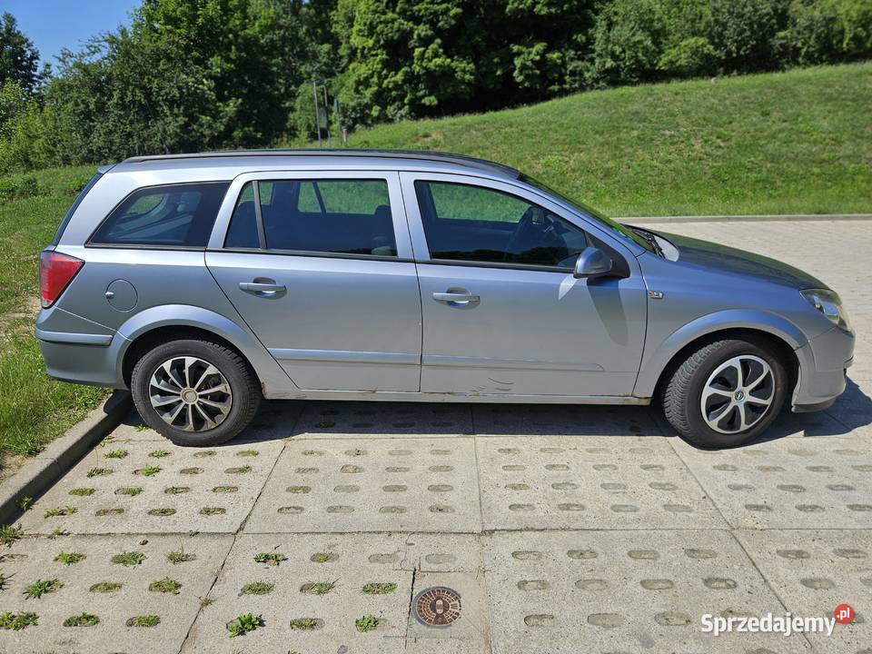 Opel Astra kombi przestronne i funkcjonalne auto Rok produkcji 2005 Astra Gdańsk sprzedam