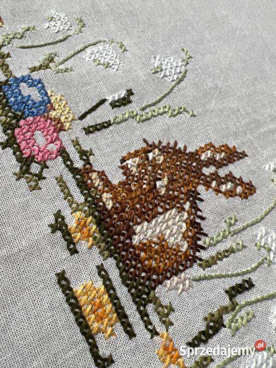 Obrus ręcznie haftowany zajączki biały Zabrze