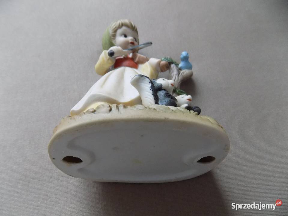 FIGURKA DZIEWCZYNKA ZE SKRZYPCAMI Żabno