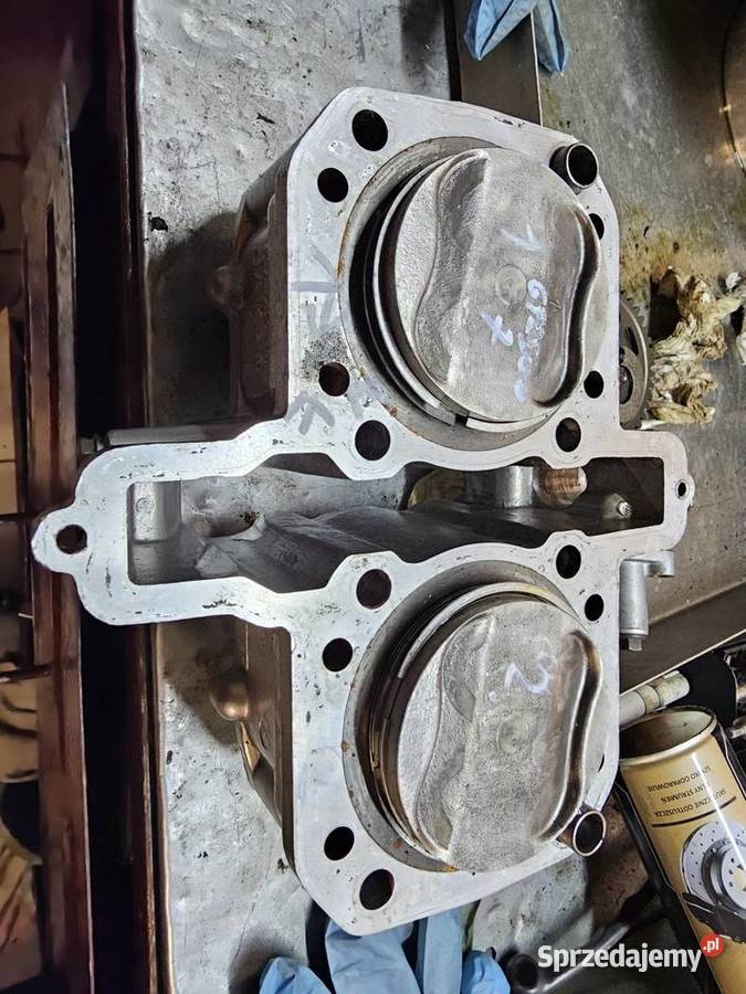 Kawasaki GPZ 500 cylindry tłoki cylinder tłok