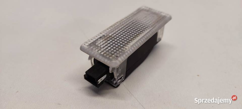 MERCEDES X117 CLA LAMPKA KABINY A0028201401 Części samochodowe