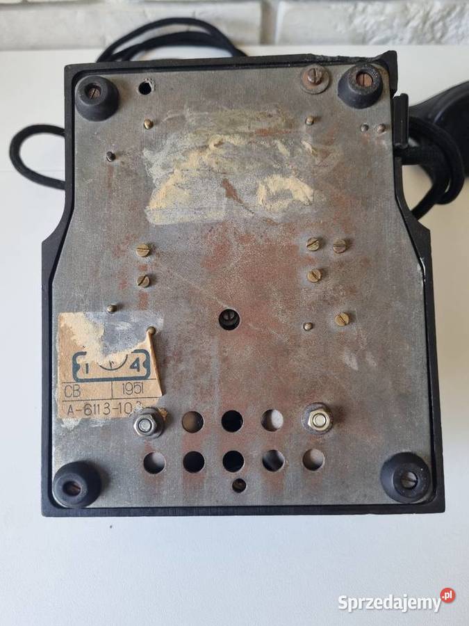 Zabytkowy telefon CZPE CB47 1951r przed RWT Solnica
