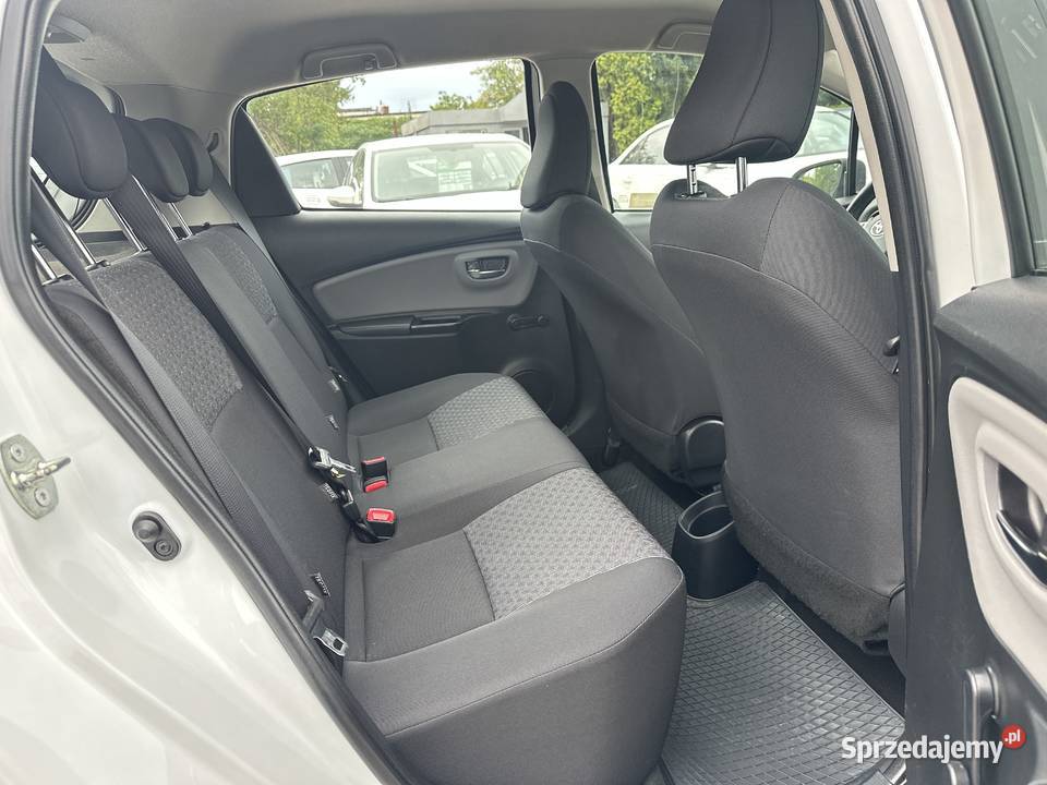 Toyota Yaris 13 benz6 biegówKlimaSalon IWL ABS Warszawa sprzedam