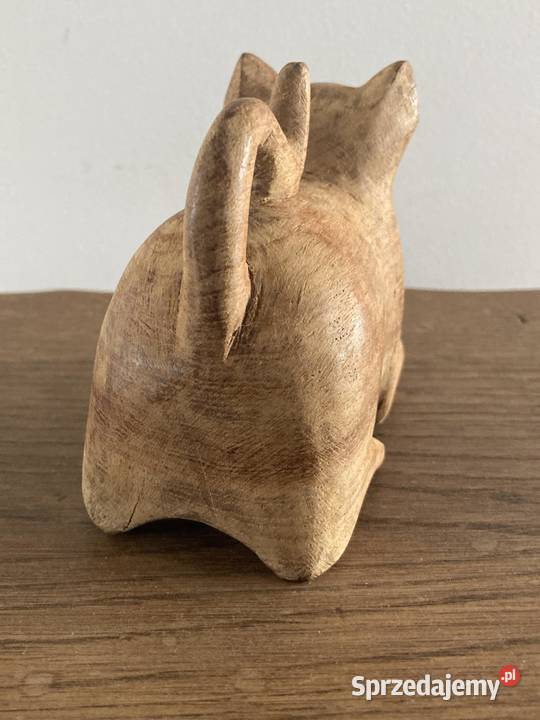 Drewniana figurka kota