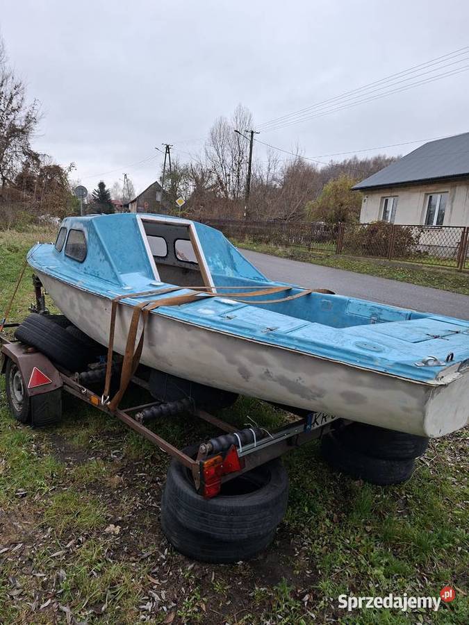 Łódka kabinowa 6 metrów długości z przyczepką Ostrowiec Świętokrzyski