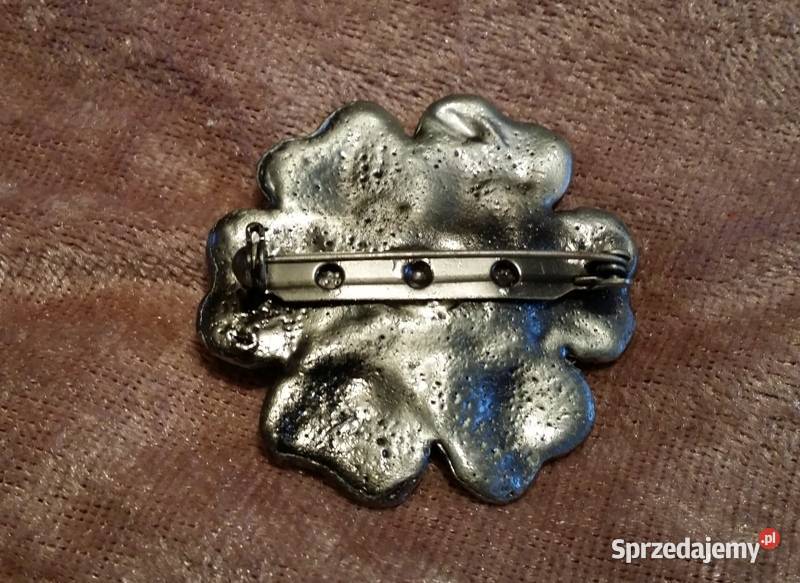 Stara angielska broszka z niebieskimi kamyczkami Ochojno