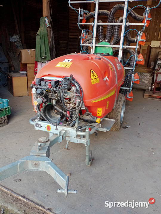 Opryskiwacz Agrola do upraw jagodowych Urzędów