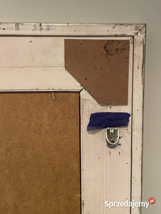 lustro w pięknie zdobiinej solidnej drewnianej inny kolor Marki sprzedam