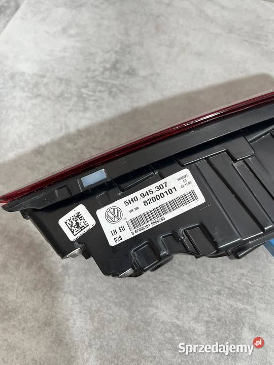 VW GOLF VIII LAMPA TYŁ LEWY TYLNA LEWA W KLAPĘ