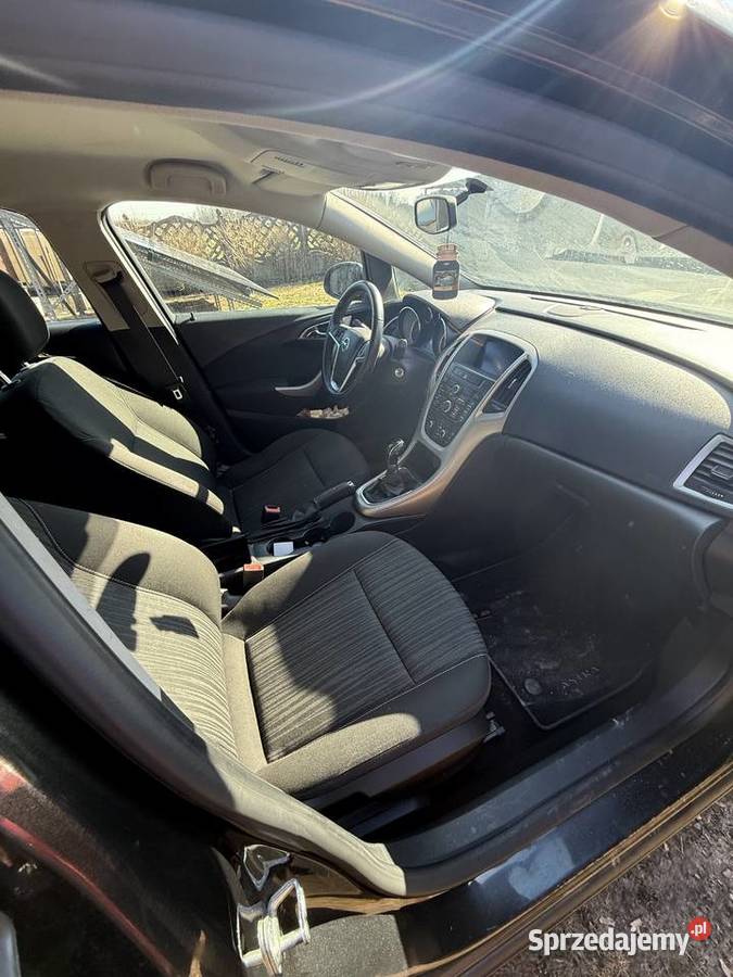 Opel Astra 2012 nieuszkodzony