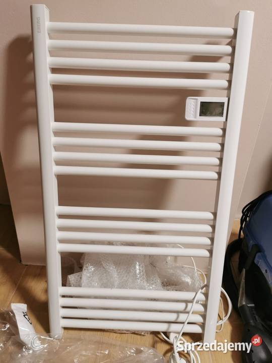 Biały grzejnik drabinkowy elektryczny