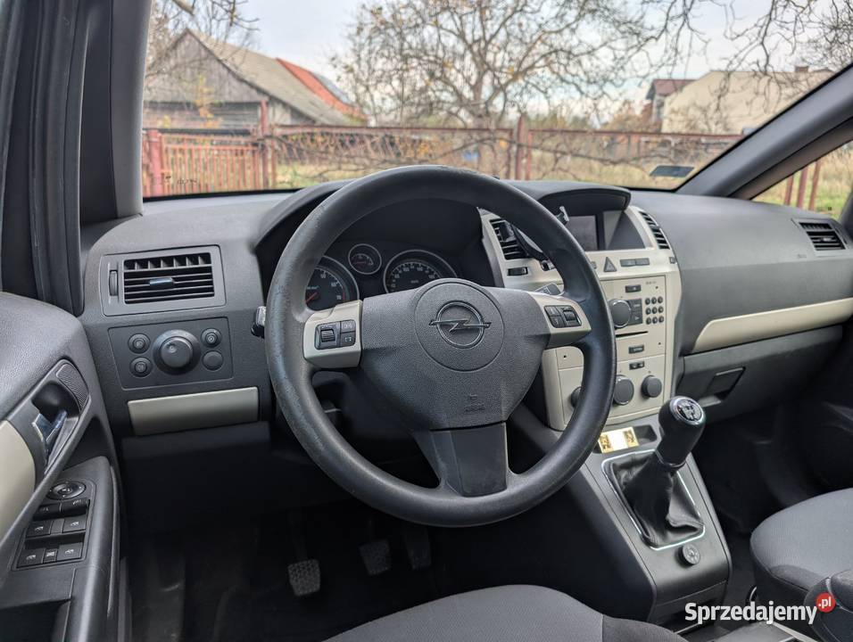 Opel Zafira 16 benzyna LPG 7osobowa 241 000 Nisko