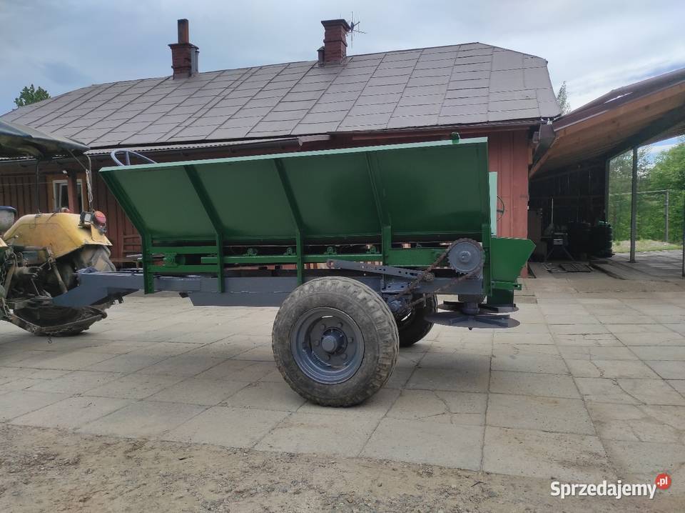 Rozsiewacz do wapna i nawozów RCW Rozsiewacze nawozów Tuchów