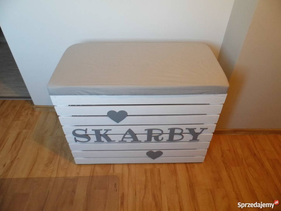 Duża skrzynia drewniana biała zamykana pufa odcienie brązowego Sieradz