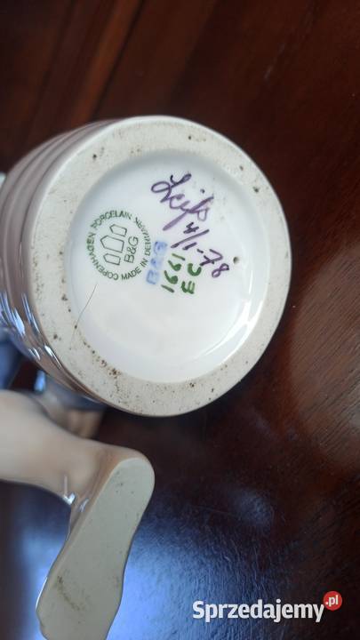 Figurka Szczęśliwy żeglarz grający na akordeonie Porcelana i szkło sprzedam