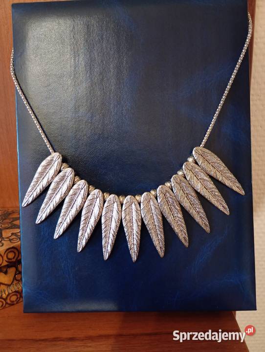 Naszyjnik w kolorze srebrnym oryginalny wzór Dębica