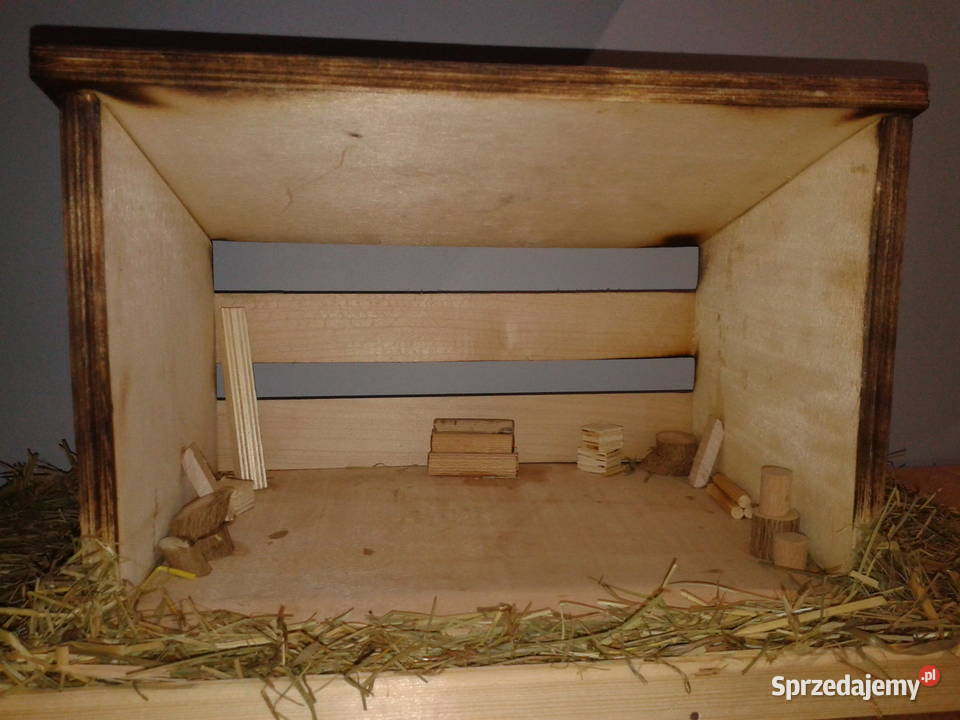 Szopka betlejemska z oświetleniem z figurkami