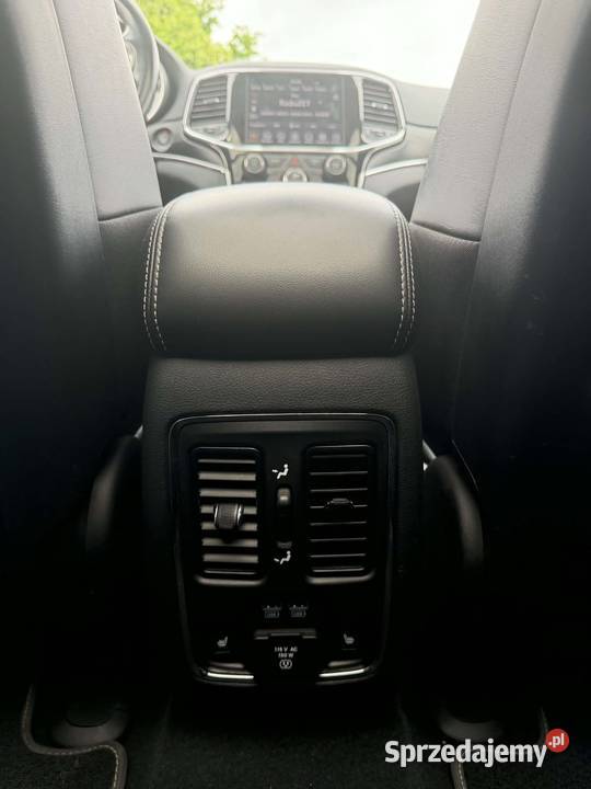 Jeep Grand Cherokee WK2 80th Anniversary 2021 36 Warszawa