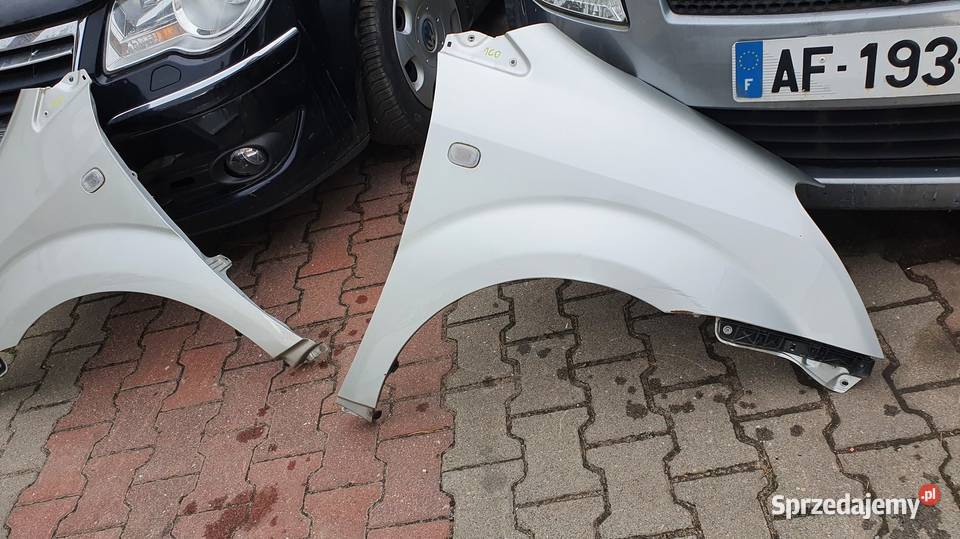 MASKA PRZÓD POKRYWA 1C0 SREBRNA COROLLA VERSO