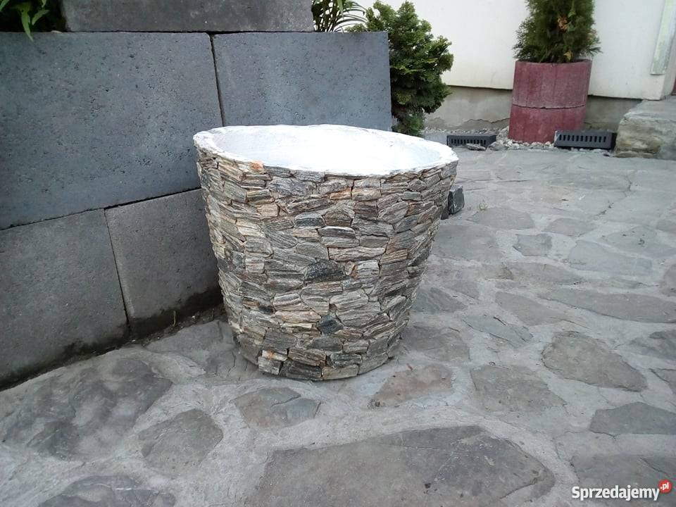 Donica z kamienia naturalnego do ogrodu Długołęka-Świerkla