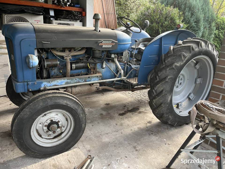 Fordson Power Major z plugiem 5 skibowym