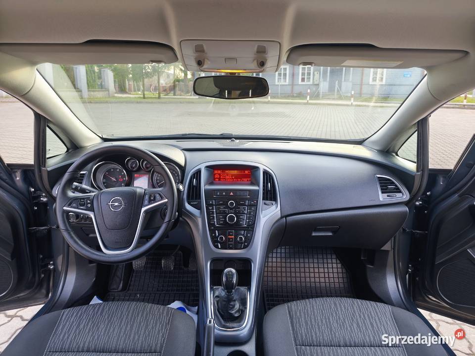 Opel Astra J sedan lift 16cdti 110 2015r Bez ad wspomaganie kierownicy Zamość