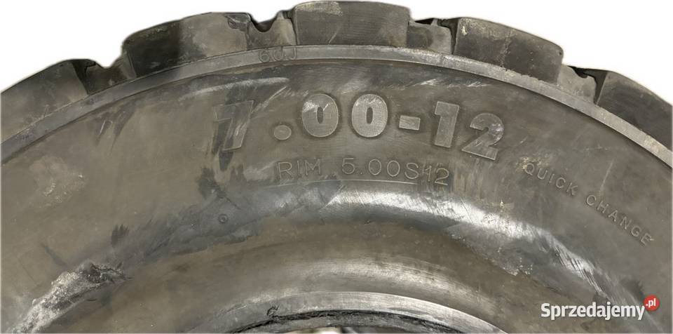 Opony pełne Toyota 25 70012 i 6009 zestaw opon 4